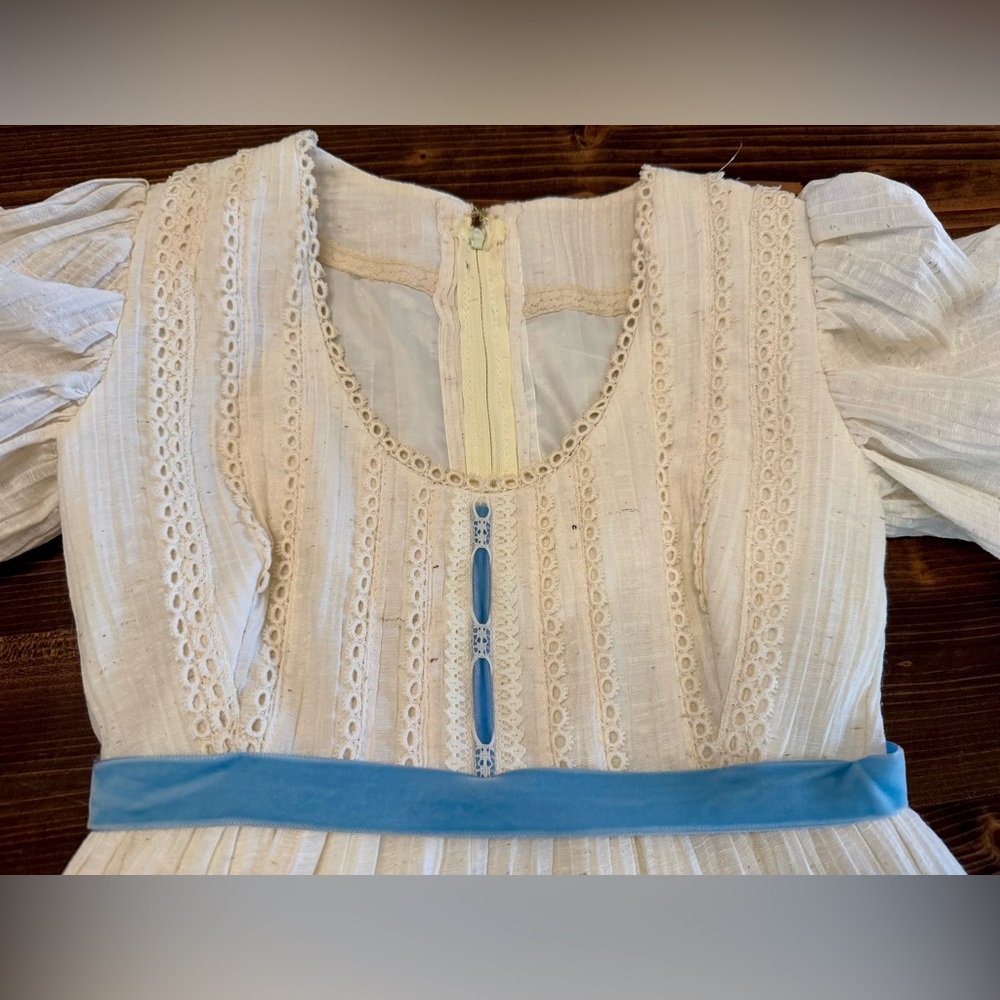 Vintage Handmade Ecru Cotton Gunne Sax Style Dress‎ with Blue Velvet Trim - Picture 3 of 13